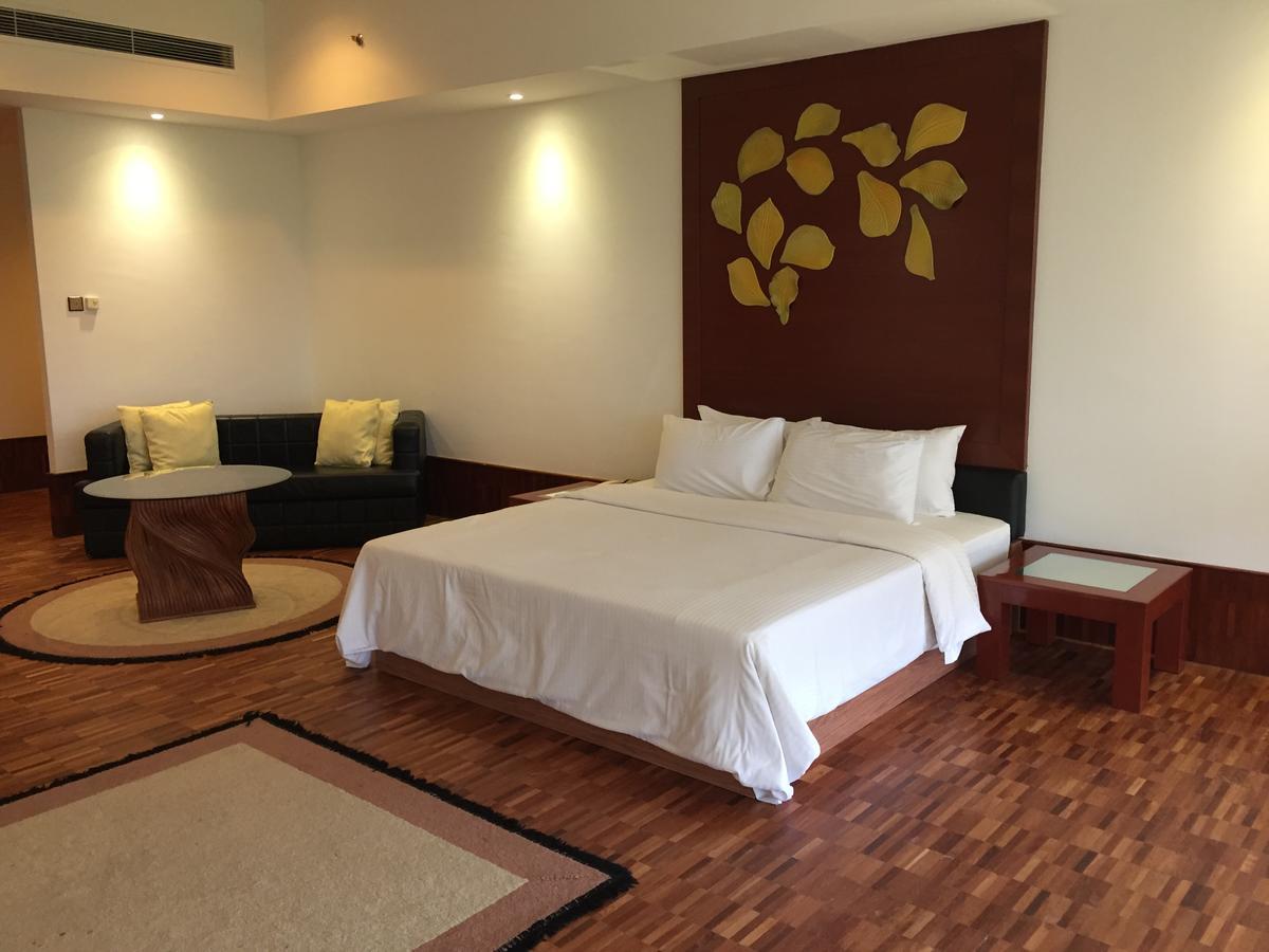 Austin Heights Golf & Hotel Resort Johor Bahru Exterior foto