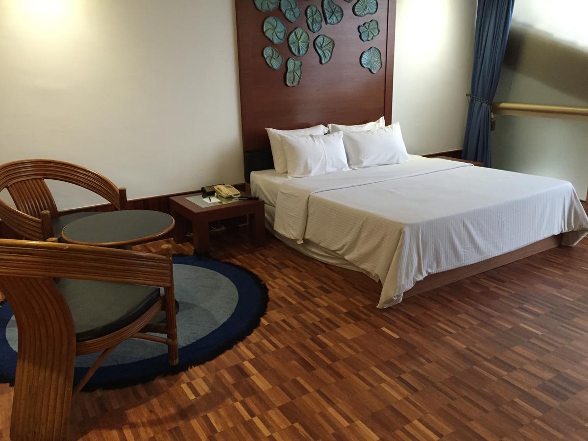 Austin Heights Golf & Hotel Resort Johor Bahru Exterior foto